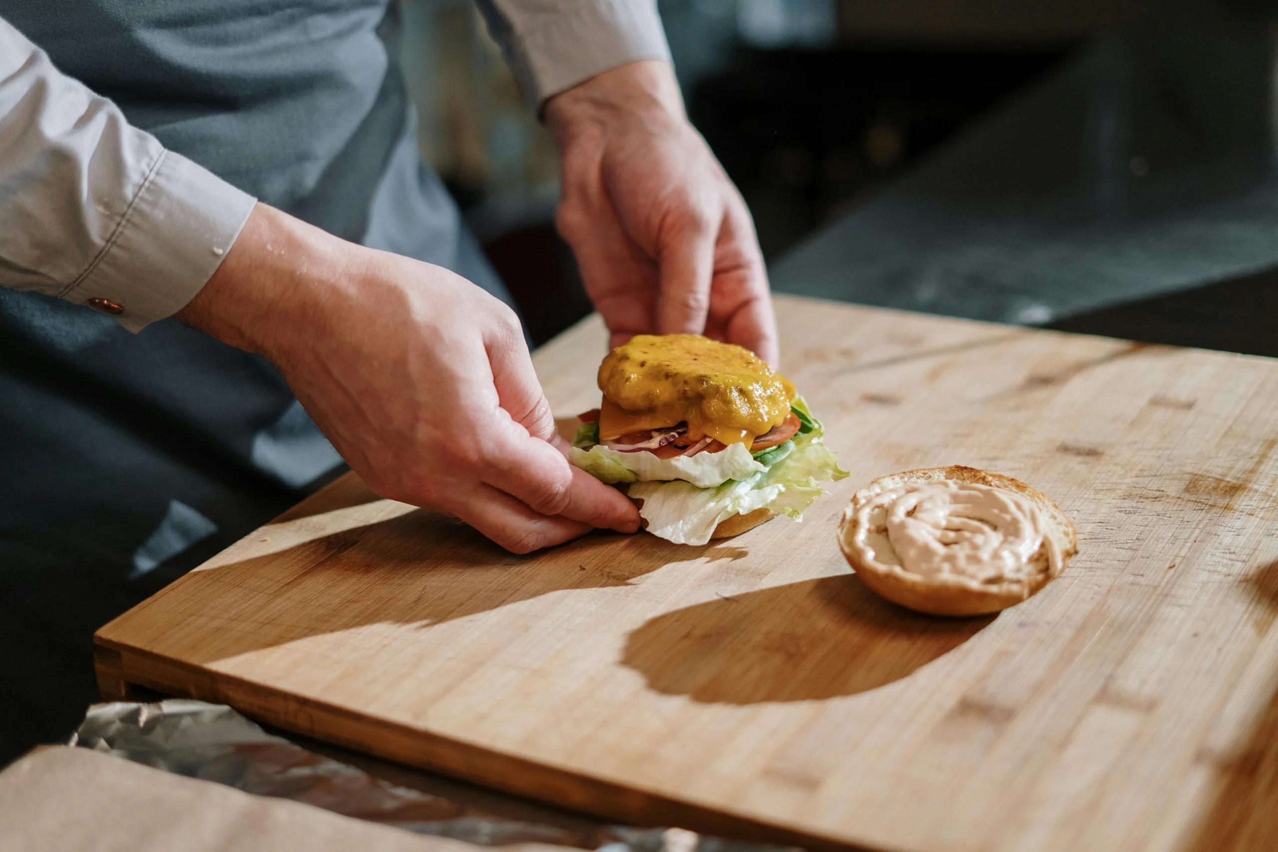 Tips for Maximising the Flavour and Texture of Your Cheese Slices in a Burger